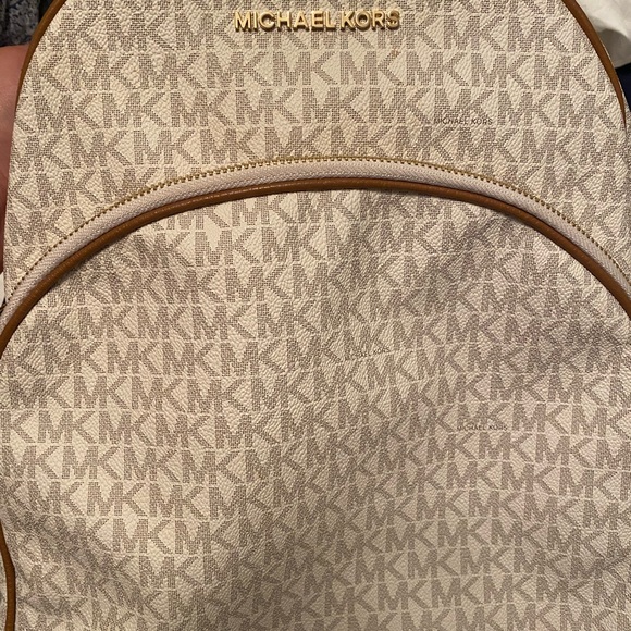 Michael Kors Large backpack purse White/cream and Tan with Gold zippers - Picture 6 of 12